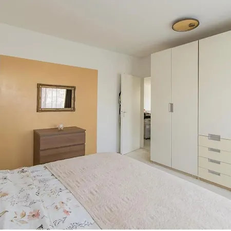 ホームステイ Spacious Room In Luxury Apartment *